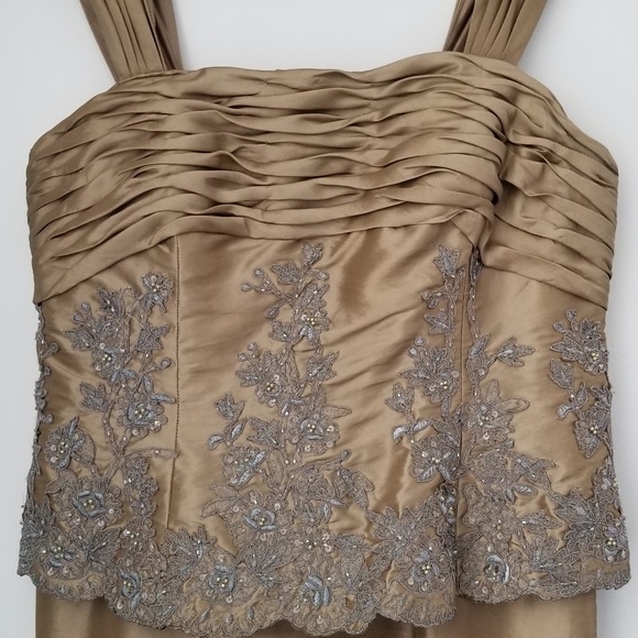 Gown - Picture 4 of 5